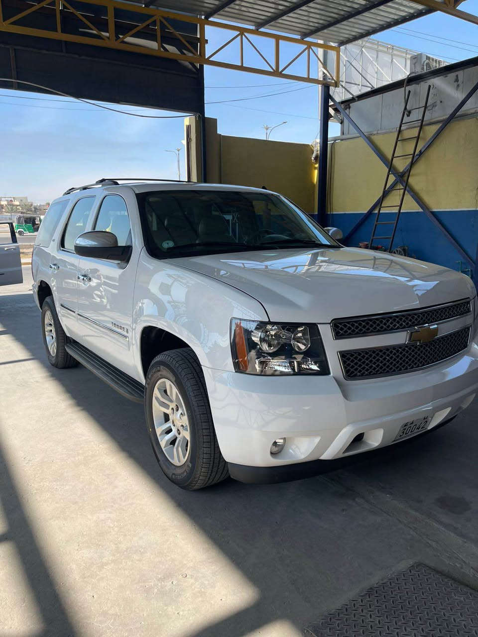 السلام عليكم تاهو خليجي مكفول كفاله عامه فقط باب السائق بي رشه صغيره بدون حادث شرط الفحص السياره نضيفه ونصبتها شوفه عينكم بيها رصعات بالبدي خفيفات كلش ، موديل 2009 ، فوول LTZ , الكير مفتوح ، ماشيه 225 كيلو متر ، كشنات جلد دوشمه جديده ارضيات ومقاعد فول واحد على واحد رقمها سليمانيه , ملاحضه بسيطه الوكاله على المشتري ، السعر
(250) مجالها بسيط كلش  ) رجائاً مو شراي لا تتصل وتتعبني وتتعب روحك ، *********** البصرة, العراق
