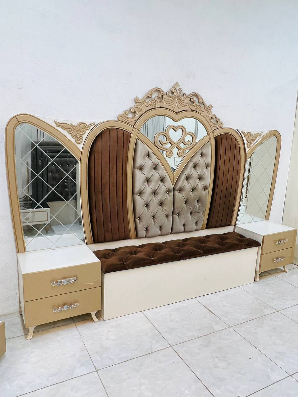 غرفه نوم تركي عشر قطع ضخمه شغل ثقيل للبيع استفسار حجز وتساب ***********
