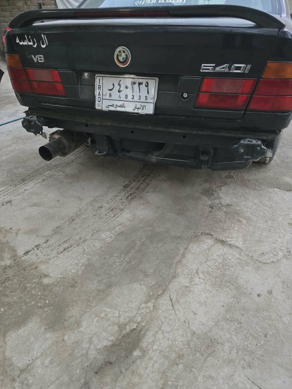 السيارة ٥٢٥ مسكر  اصل 
عليها تعديل كامل ٥٤٠ يعني تفتح البنيد ماكو اي شي تحوير والسيارة تعبان عليها وسبب البيع بسبب الظروف والسيارة تحتاج شوي سمكرة بيها ملاحظات 
موديل ٩١ محدثة داخل وخارج ٩٥ 
رقم انبار مشروع وطني تريد تحويل تريد وكاله 
غرفة جلد كارتير بلاد ممدوشمة لون بيجي  امريكي بس كشناتها مال الصدر والسائق المقاعد بيهن شكوك 
المحرك لوك بشرط والكير نفس الشي 
السيارة عليها كزوز كامل من الطول للطول بواري مال ٤٠ بوابة تحكم وبيها جهاز تشغيل واطفاء عن بعد وترحيب وتقفيل وتفتيح بس معرف المشكلة بعد ميشغلها 
فقط يقفل ويفتح 
ويل ١٧ شنايزر اصلي اني صابغه اسود وبيها زوج امامي جديد خوات وخلفيات نص ونص 
بيها قليل ملاحظات موضحات بالصور دعامية خلفية M اصل موجودة بس فاتحها لان غسلتها وامامية كفر M 
فتحتة سقف شغالة بيها لايت خرافي LED عالي ناصي أنسى ضعف اللايت تبريد تدفئة شغاله ترايها مخيف 
اي استفسار اني حاظر
***********
سعرها 75 بيها مجال
