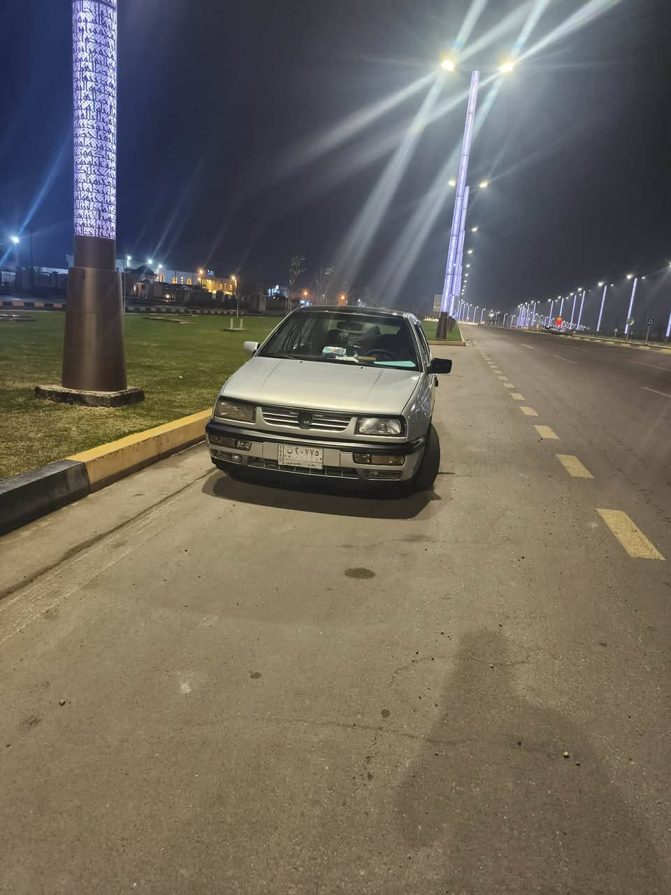 السلام عليكم 
اخواني هاي السياره للبيع السياره كشر يخبل داخل جدا نضيف كهربائيات شغاله تبريد ثلج السياره بيه محرك وصفنه بالكير ماعرف شبي ابيع على هذه الوضع سعر السياره  وبدون اي عمله او مشاطر 28قفل  
*********** 
بي واتساب
