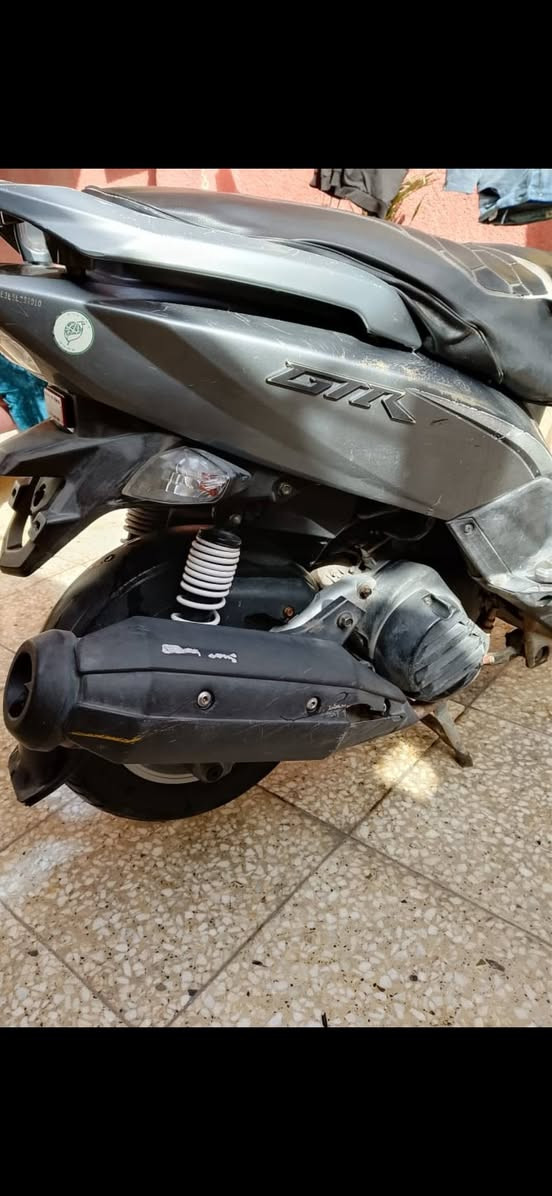 سلام عليكم اخوان دراجه للبيع جي تي ار بلاديه برغي مامفتوح مابيهه مكفوله ضمان نكره سلف مكاني بغداد الشعب الشراي يتصل مو شراي لضل تتصل وتعامل الي يريد يتصل علا رقمي او واتساب ***********
