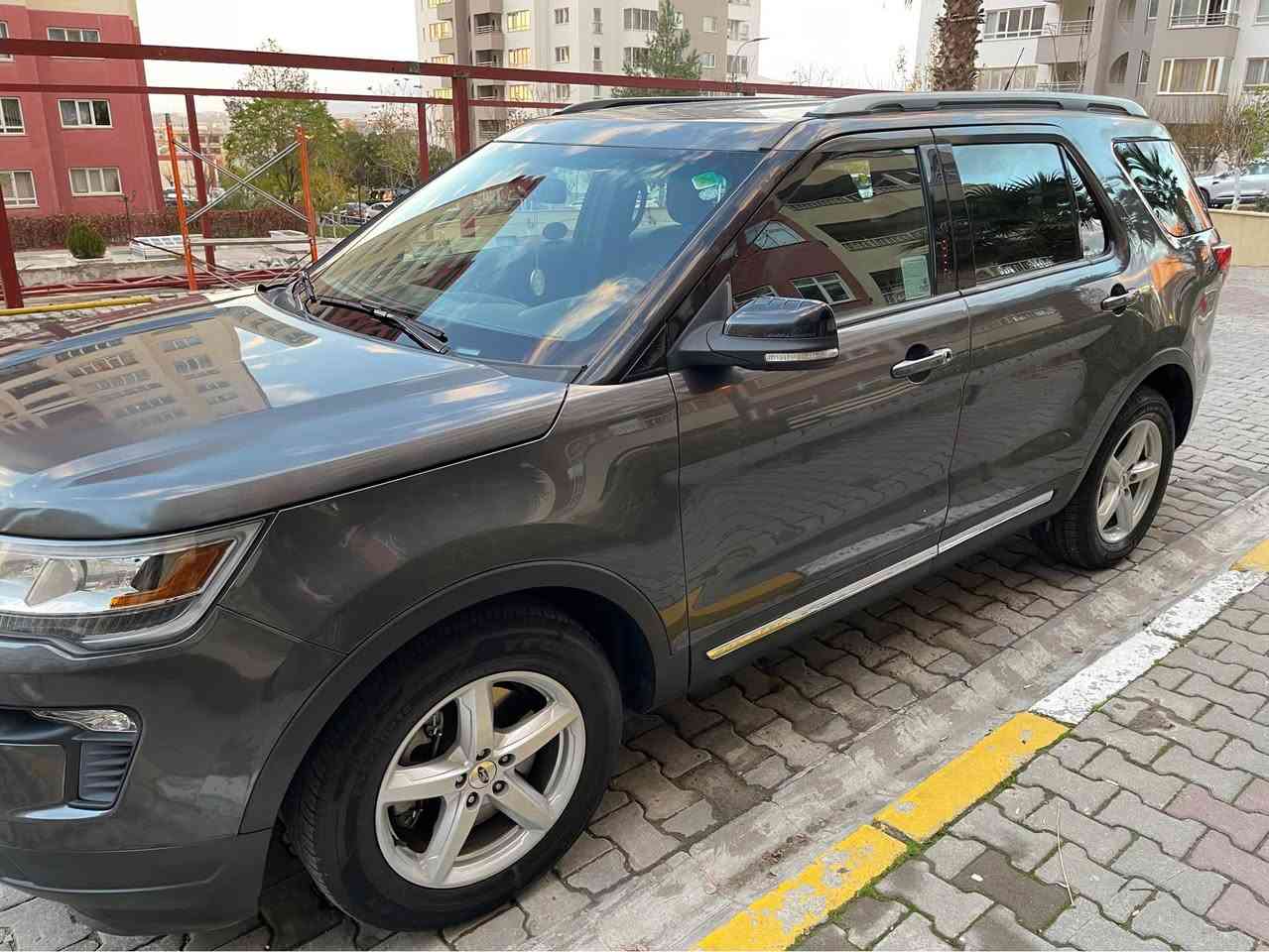 فورد اكسبلورر 2019 XLT 
محرك 3500
ماشية 100 الف ميل 
بصمة 
تشغيل عن بعد
شاشة كبيرة 
رادار بالمراية
صندوق كهربائي 
كاميرا وحساسات 
رقم جديد وسنوية جديدة 
الضرر قطعتين باب السايق والخلفة
السعر: 182$
مكان السيارة في السليمانية
رقم الهاتف *********** السليمانية, العراق
