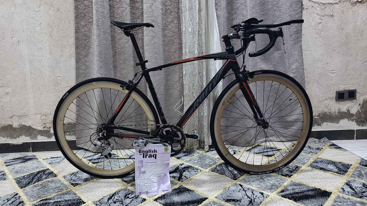 سلام عليكم
دراجة رود ماركة رايلي
اللمنويم كامل ماعدى الماشه حديد 
وزن الدراجة جيد جدا 
وياله اللمنويم نزال وبطيخة سبع بنط طرب
ثنين امامي سبعه خلفي 
دراجة مرتبة جدا وطياره كاملة مكملة تاخذها منا تطلع بيها محافظات منا 
وياها هدايا سكتات+عداد ذكي على القمر الصناعي
الموقع النجف الاشرف 
سعرها 250 قفل 
للتواصل ***********
