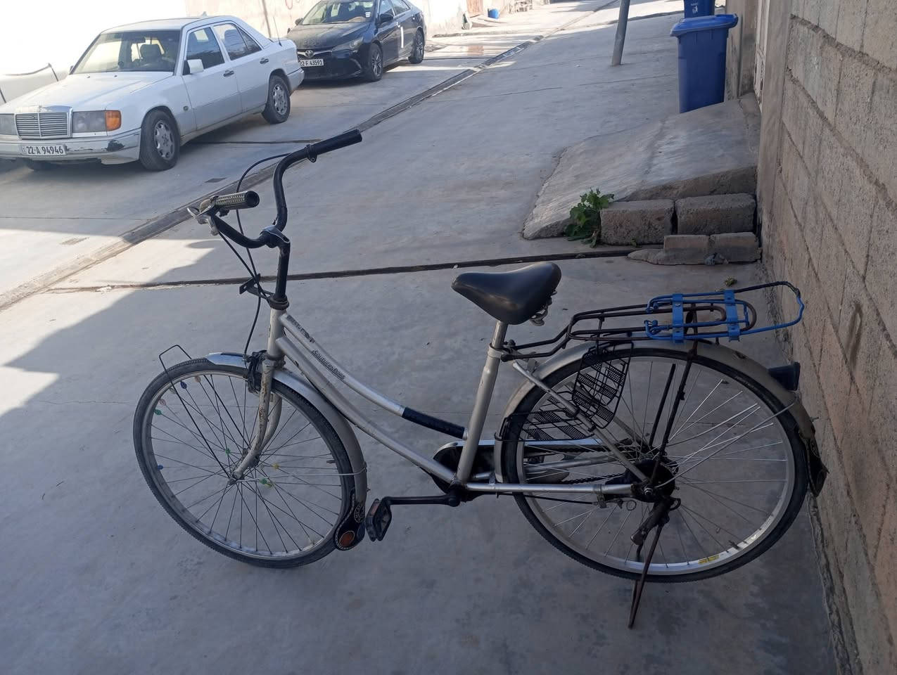 السلام عليكم بايسكل بناتي حجم 26 اغراض وياه بايسكل ما بيه اي عيب السعر 60 وبي مجال مكان ديالى خانقين للاستفسار ***********
