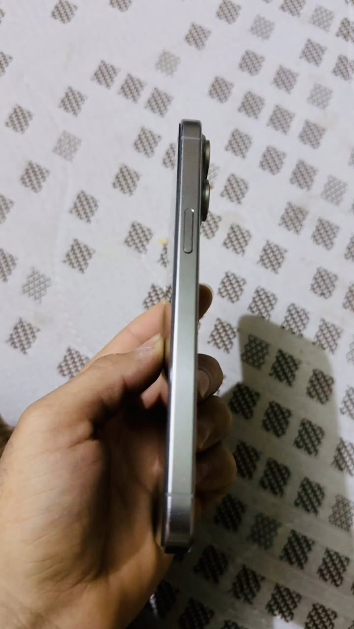 السلام عليكم ايفون ١٥ برو ماكس للبيع تيتانيوم شرق اوسط نسخه ال za دبل خط جهاز نضيف  ذاكره ٢٥٦ بطاريه ٩٢ مبدل ضهر ليزر اصلي حته أشعار مال ضهر مابيه باقي مكفول السعر ٩٤٠ وبيه مجال الشراي يتفضل خاص أو اتصال *********** واتساب مكان بابل حله
