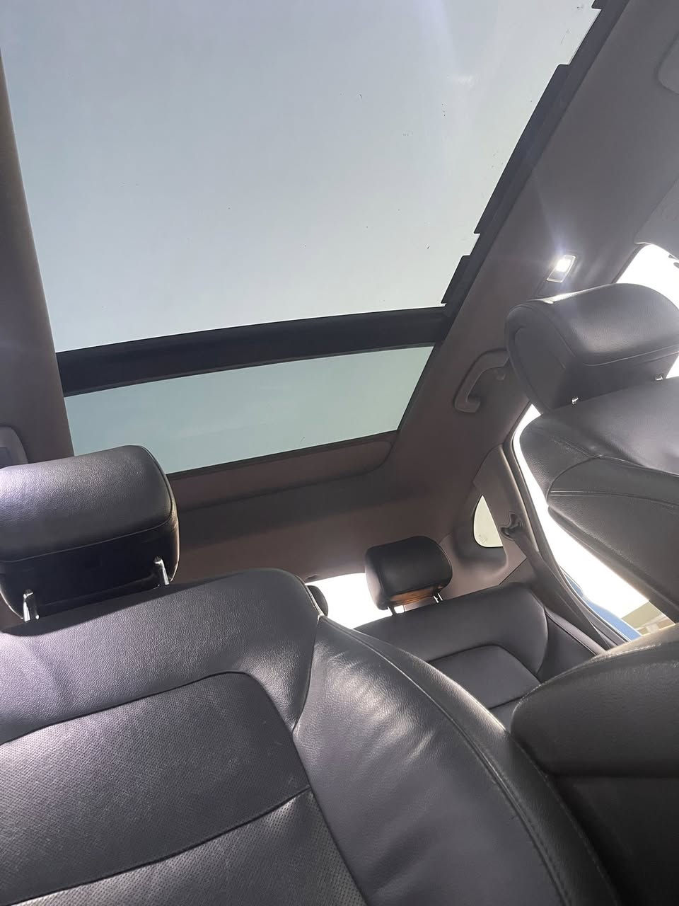 السلام عليكم 
🔷توسان ٢٠١٧ وارد 
🔷مكينة ٢٠٠٠ Gdi مفتوح 
🔷رقم ديالى انگليزي سنوية لـ٢٠٢٩
🔷فول مواصفات ١/١ عدا البصمة
🔷بانوراما 
🔷نقطة عمياء
🔷حساسات
🔷رادارات بالمري
🔷تدفئة كشنات وتحكمات وجلد 
🔷مانع انزلاق 
🔷وبعد مواصفاتها المعروفة
بيها قطعتين صندوك مبدل بنيد صبغ فقط
السعر ١٤٨ وبيها مجال
مكان ديالى / بلدروز 
***********
