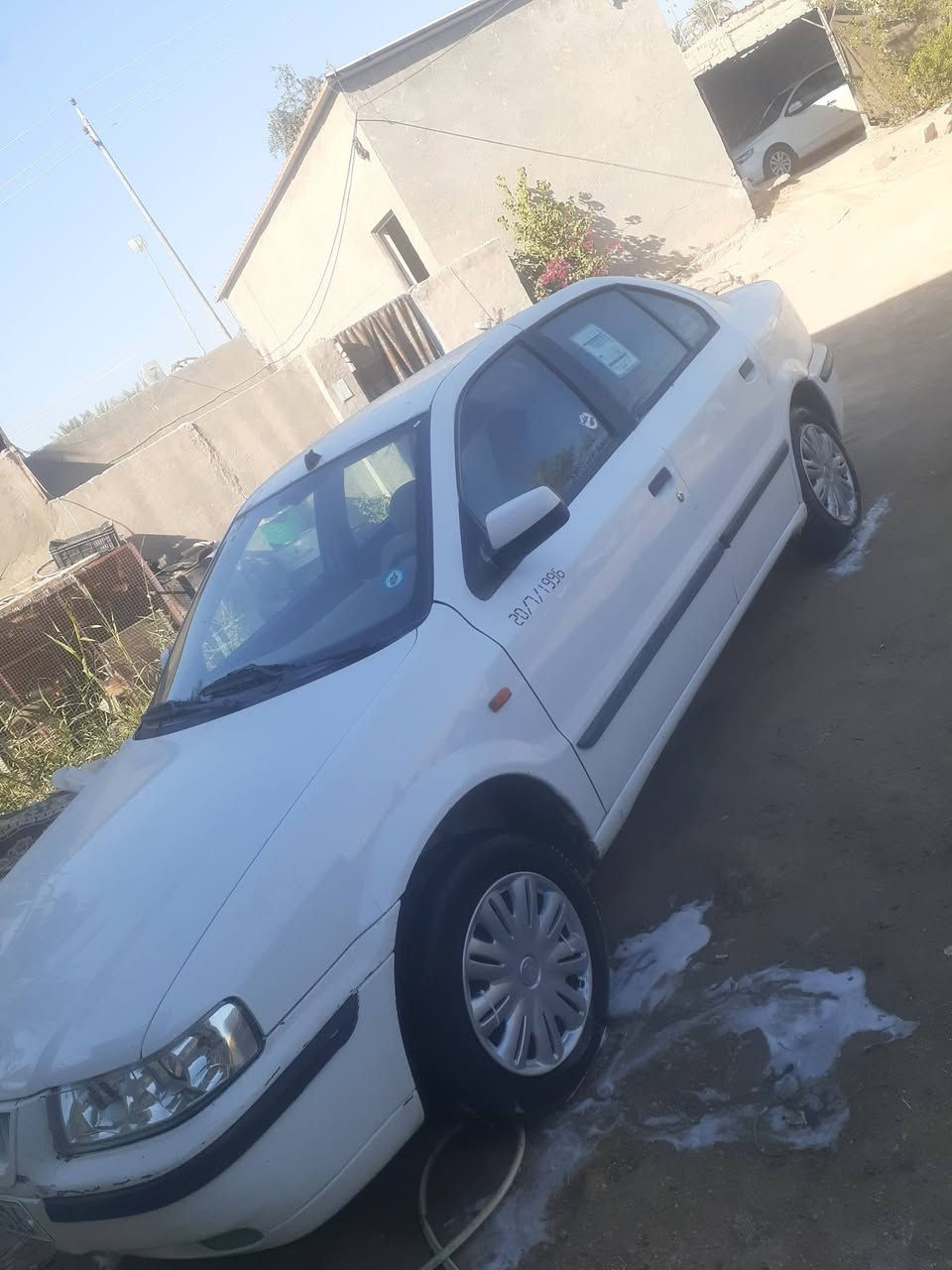 السلام عليكم 
سمند للبيع 2012 رقم بابل دولي حداديه حلوة تبريد شغال تخم تاير جديد مكينتها حلوة كهربائيات شغاله السعر 43 $ وبيها مجال مكان السيارة كربلاء طويريج 
***********
