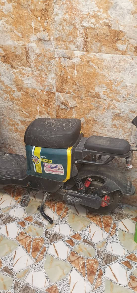 سلام عليكم دراجه جديده بس بطاريات ضعفن للبيع عنوان بغداد *********** السعر بلي يرضي بي الله شاحنه موجوده مالتهه
