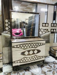 غرفة • نظيفة • للبيع