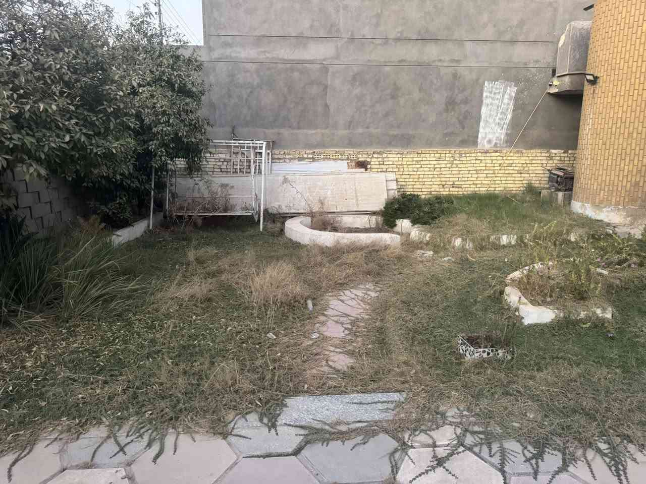 بيت للبيع 400 متر البنوك شارع الكنيسه فرع مدرسه القيم يباع كامل او نص ( غير معروض عند دلال ) 
***********
