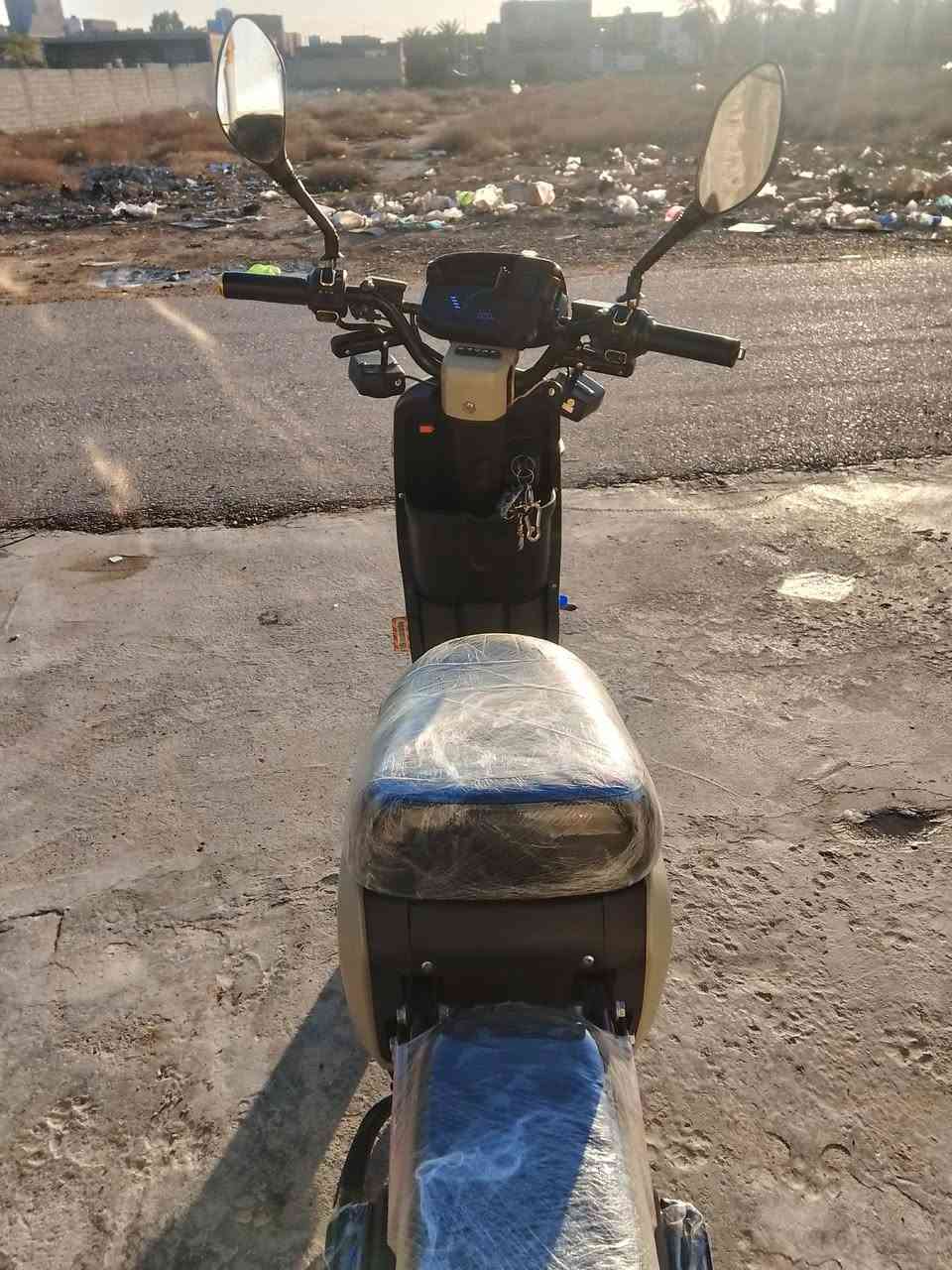 سلام عليكم عندي دراجه اللبيع ار تسعه جديده معنه الكلمه خمس بطاريات كلشي شغال بيه ما بيه اي عطل كهربايات شغاله كله رجوع الى خلف السعر 475 مكاني بغداد جسر ديالى ارقم الهاتف ***********
