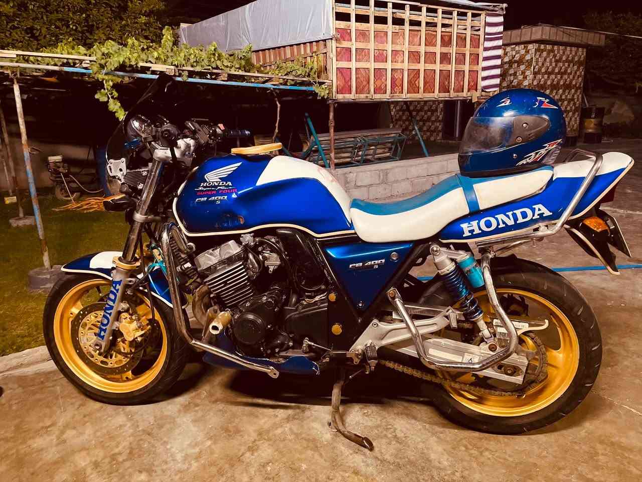 سلام عليكم بعد اذن الادمن دراجه هوندا cB400 نضافه كدام عينك كلشي شغال بيها سنويه او لوحات انكليزي بسمي تحويل ثاني يوم بيع ع مرتاح لا متوازي ولا شي سعر 24 ورقه او بيها مجال حك الجيه او المو شراي لا يتصل رحمه الوالديه مكاني الانبار الكرمه هاذا الرقم للتصال او واتساب ***********
