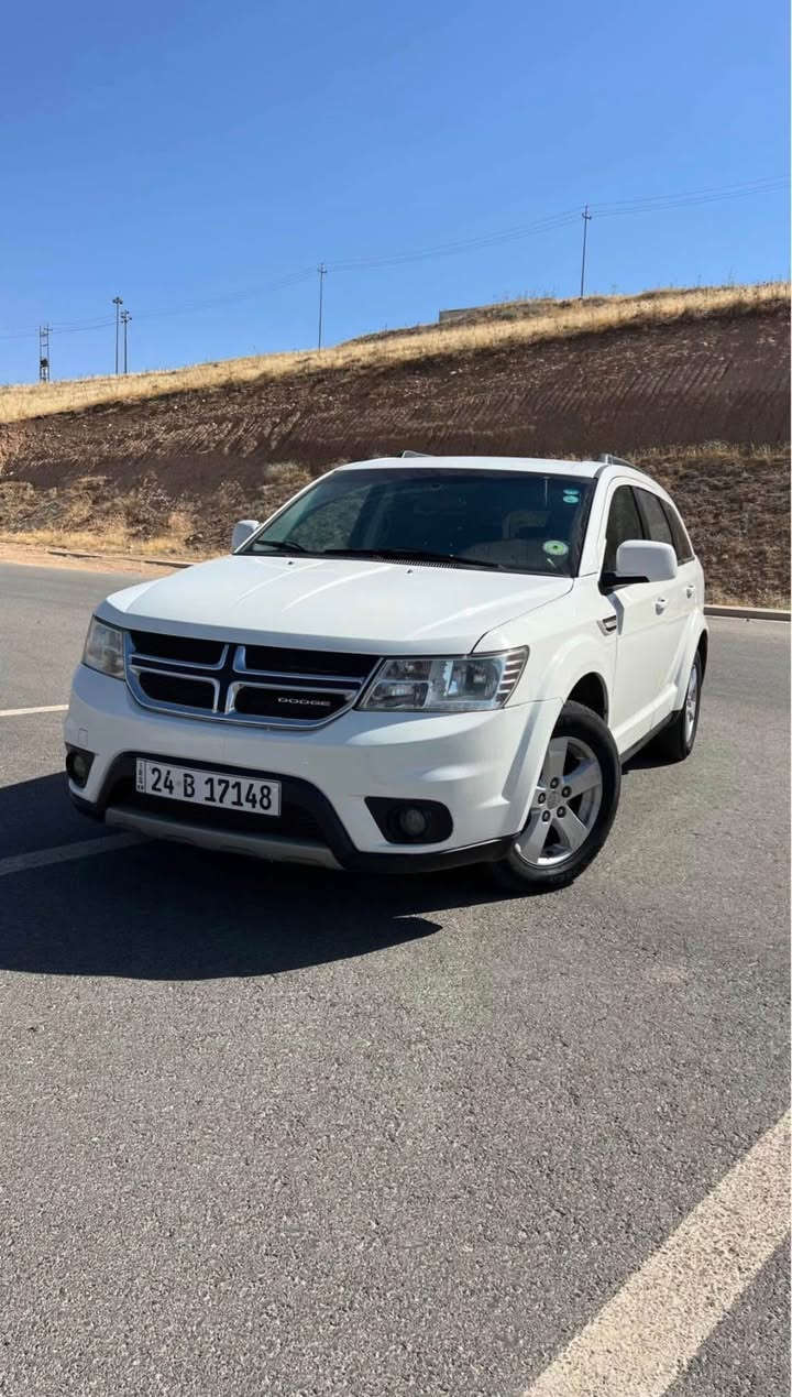 دوج جورني ٢٠١٢  
ره قه م سه نه وي جديد 
گيرو مه كينه بشه رت 
داخلي ره ش 
شاشه
بصمه
USB-AUX
نشره داخلي 
سپير جديد   
٣ مقعه د  ٧ ركاب 
تايره جديد 
 ١ قطعه چملاقئ سينگي به خه بئي داخلي 
شاشه له مس  گير ئوتوماتيك عادي 
تبريد مركه زي  هرسيك مقعه د 
٦ پستين مرغوب ٣.٦ 
ره قه م دهوك تحويل شه رت  
***********
125مجال پيچه ك 
١٠٠$ غرامه دهوك, العراق
