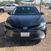 كامري موديل 2020 LE هايبرد مواصفاتها معروفة بيها ضرر من امريكا 4 قطع ب...