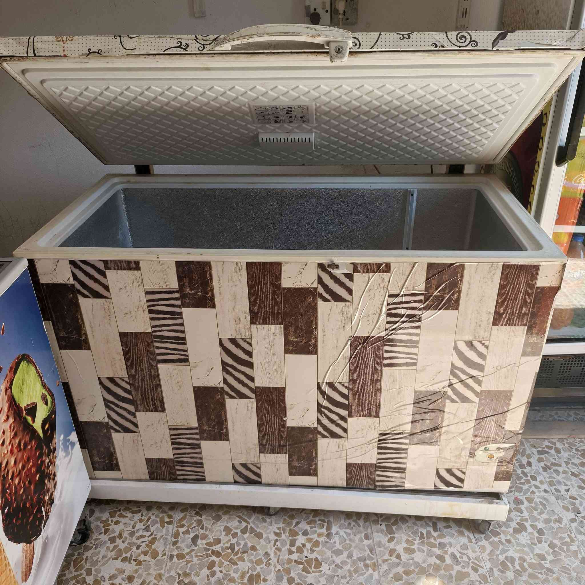 اسلام عليكم براد للبيع 
سعر 125
***********
***********
