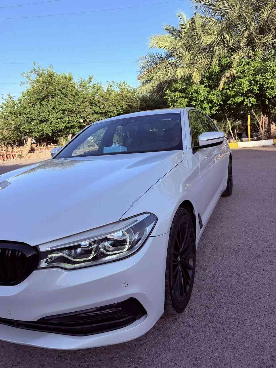 بي إم دبليو 530i 2019
فول مواصفات للبيع
الموديل: 2019
السعر :٢٢ الف دولار 
وارد: أمريكي
اللون: ابيض
المحرك: 2.0 تيربو 4 سلندر بنزين 
رقم السيارة: بغداد  
الموقع: بغداد
الحالة:
السيارة بحالة 98% ما شاء اللّٰه
جاملغ امامي + بنيد + جاملغ خلفي + باب خلف جهة السائق 
محرك وكير وكهربائيات وصدر السيارة شرط بدون أي نقص
المواصفات:
فل مواصفات سبورت لاين
سلايت + بصمة
صندوق خلفي كهربائي مع شفط
حساسات + رادار 360 درجة
أوتو ستارت ستوب + أوتو هولد + بريك لمس كراسي كهرباء + ميموري + هيتر ستيرن كهربائي + + شاشة لمس
مودات قيادة + شفتات ستيرن
دواخل LED أصلية
سونار
الاتصال أو واتساب: 
***********
