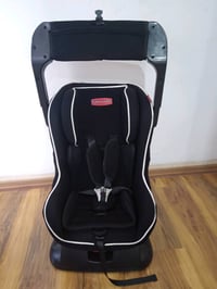 كرسي سيارة الأطفال منام وجلوس يكفي لحد ٤ او ٥ سنوات