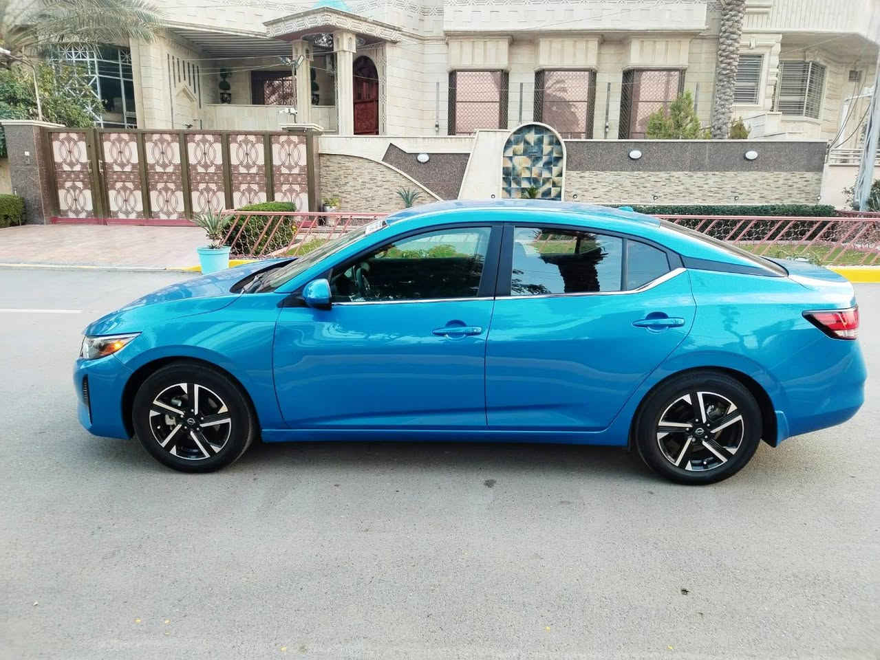 سلام عليكم 
سنترا 2024 موصفات SV 
لون / ازرك 
ماشيه  18  فقط 
رقم اربيل ل  ترقيم جديد دخول جديد  
 تحويل اوكاله 
بصمه (تشغيل بصمه +بصمه ابواب +صندوق)
توقف ذاتي 
حساسات 
شاشه كاري بلي كامره دواره 
شاشه اعطال وسطيه
انظمه قياده(ايكو سبورت نورمال)
تحكمات ستيرين جهتين
مثبت سرعه 
محرك 2000
السياره جاهزه مابيهه اي نقص
حادث جاملغ  بنيد فقط بدون دواخل 
صور الحادث موجوده 
السعر 136 قفل 
مكاني بغداد الكرخ
***********
