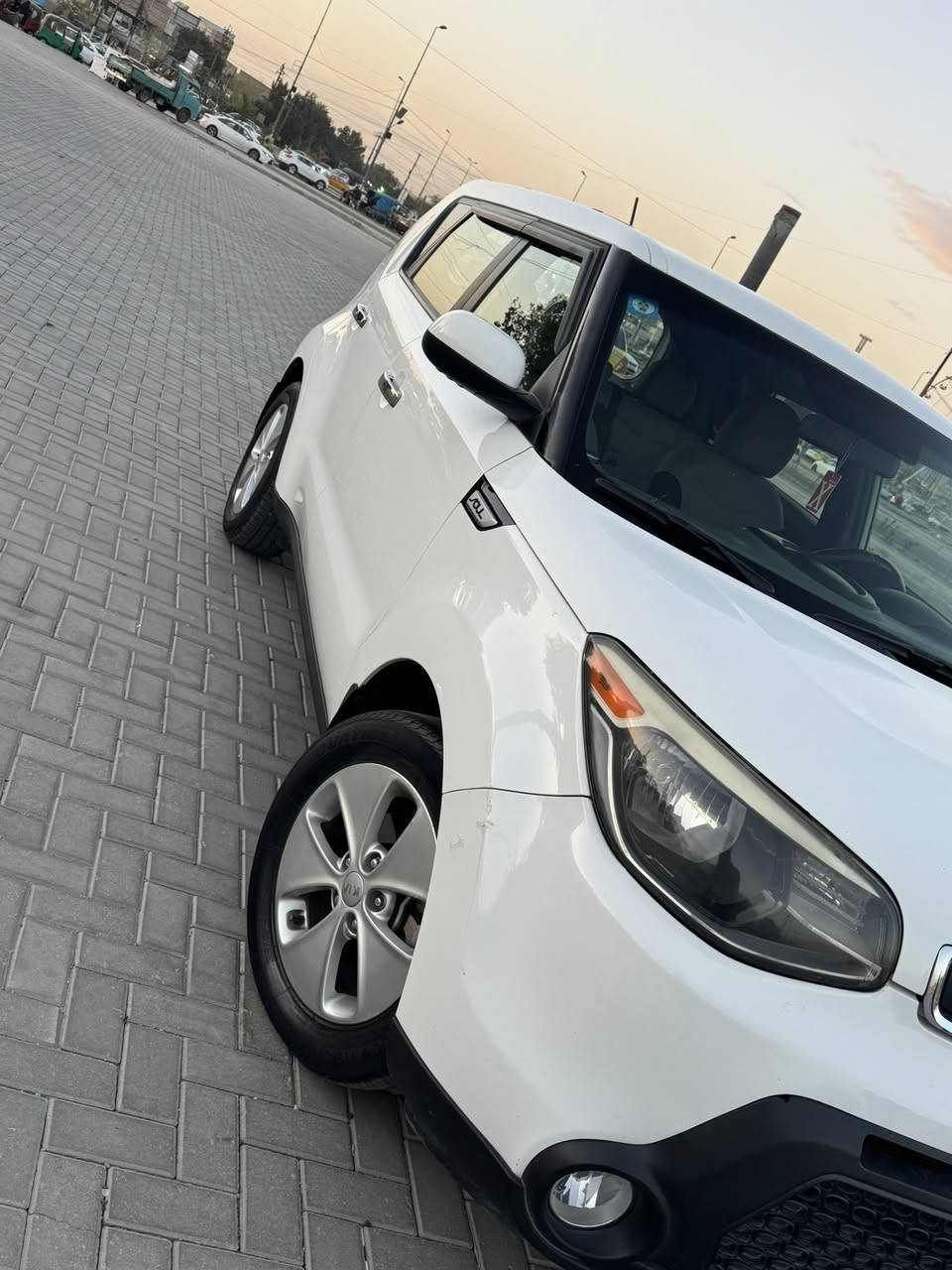 السلام عليكم 
كيا صول موديل 2015 مكينة 1600
سيارة جديدة كلش ماشية 53 فقط بيهة بنيد فقط للاستفسار الاتصال ***********
