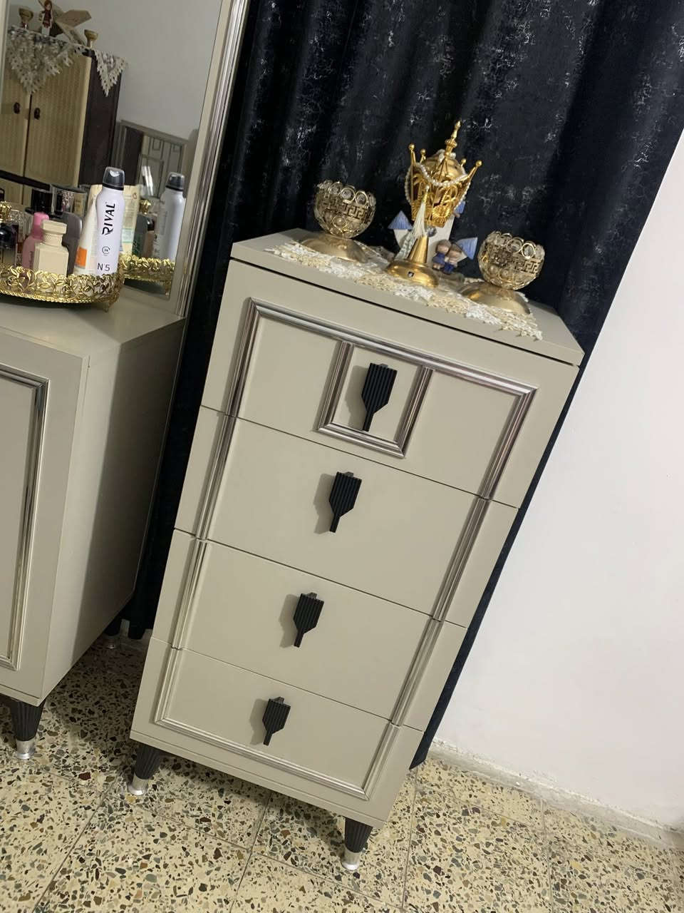 غرفة تركيه عشر قطع نظيفه جدا ولسرير مخزن ب٩٠٠مكاني لغزاليه


**إذا كنت صاحب هذا الإعلان وتريد حذفه لأي سبب، رجاءا أرسل رسالة إلى الدعم الفني**