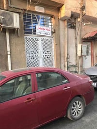 شقه الايجار غرفه وصاله ومطبخ وخدمات الوزيريه مقابل جامع مصطفى العمري س...