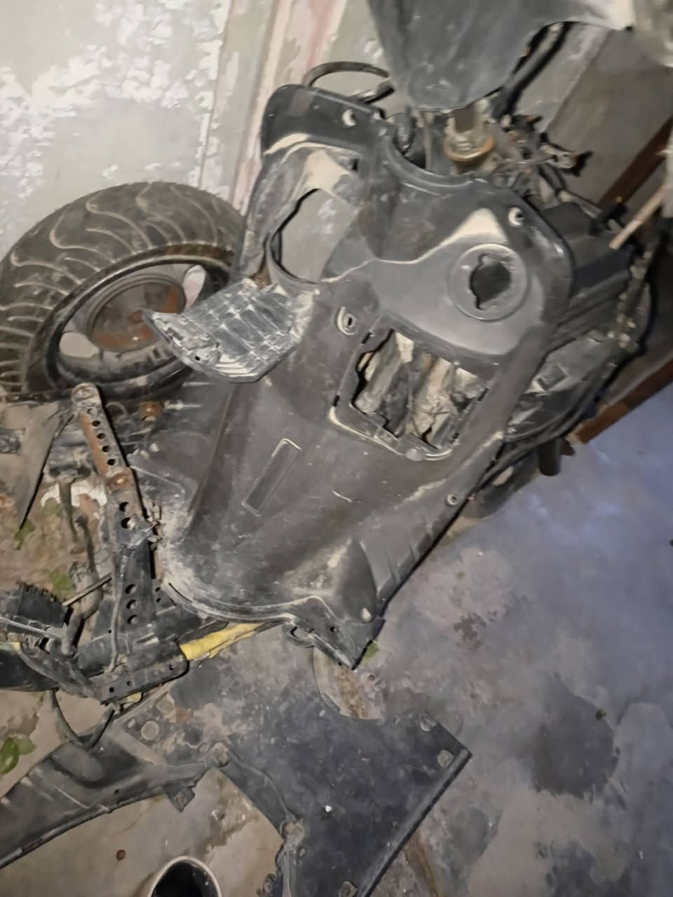 سلام عليكم شباب دراجتين للبيع بسعر دراجة ماكو هيج سعر كومكو رايسنك 150 نواقص خفيفة دراجة تكطع نار ومرات تشتغل تاركها والثانية سكنس نثية ناقصها بوشة وبستم وكلج امامي وكفرات خارجية مابيها ثنينهن ب165 وبيهن مال قليل للشراي مكانهن بغداد بوب الشام ليريدهن هذا رقمي *********** وان شاءالله ماقصر ويا
