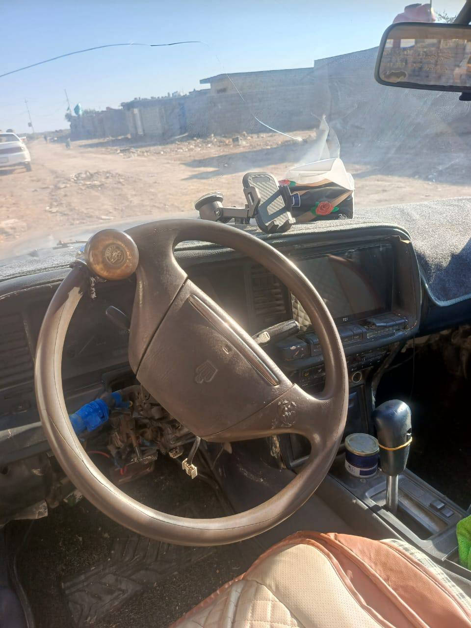 هارتوب طويل موديل 1992رقم واسط سنويه تنتهي الغاية2028مكفولة كفاله غير كم دحجه مامبينات تخم تاير بك لايت جديد توني شاده400الف شاشه مسجل لايت زنون مكينه كير مفولة تحويل  سياره متعوب عليه ((سعره 50وبية محال)))///رقم الهاتف ***********
