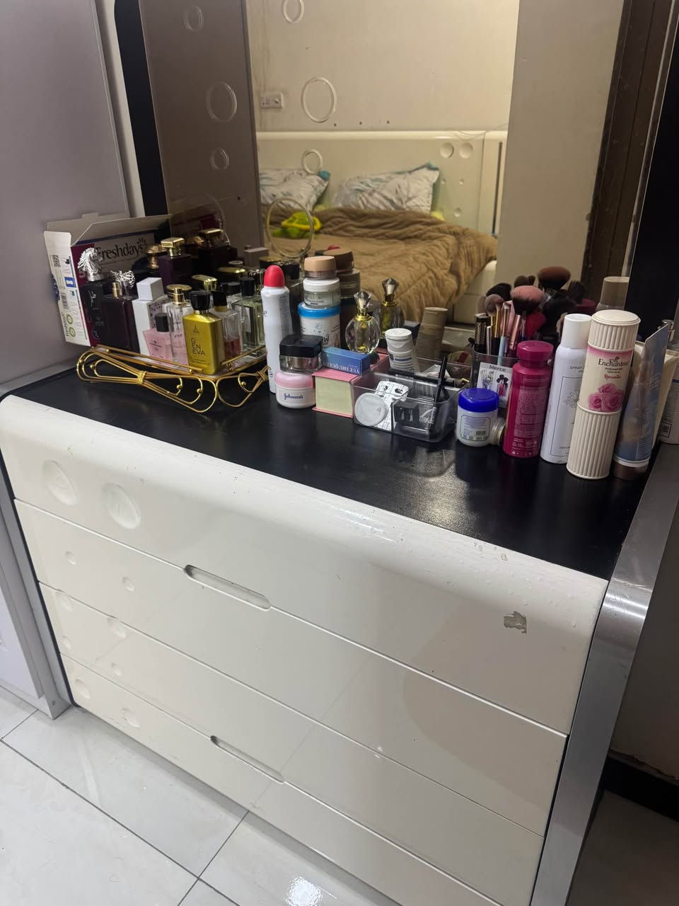 غرفه نوم تركية باب اول بيهه اضرار مبينه بالصور مجراتهه هايدروليك كلهن شغالات قوية حيل سعرهه 400 هيه والدوشك 6 قطع عنوانا شارع حيفا الشواكة 
*********** بغداد, العراق
