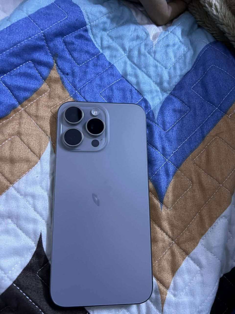 ايفون 📱
15PRO MAX
جهاز نضيف 
ممبدل بي شي ماستر 
بطاريه 86\100
شاشه نضيف
لون تايتونيوم 
المكان بغداد حي جهاد 
الرقم:***********
الرقم الثاني بي فقط واتساب:***********
السعر 1100 وبي مجال
