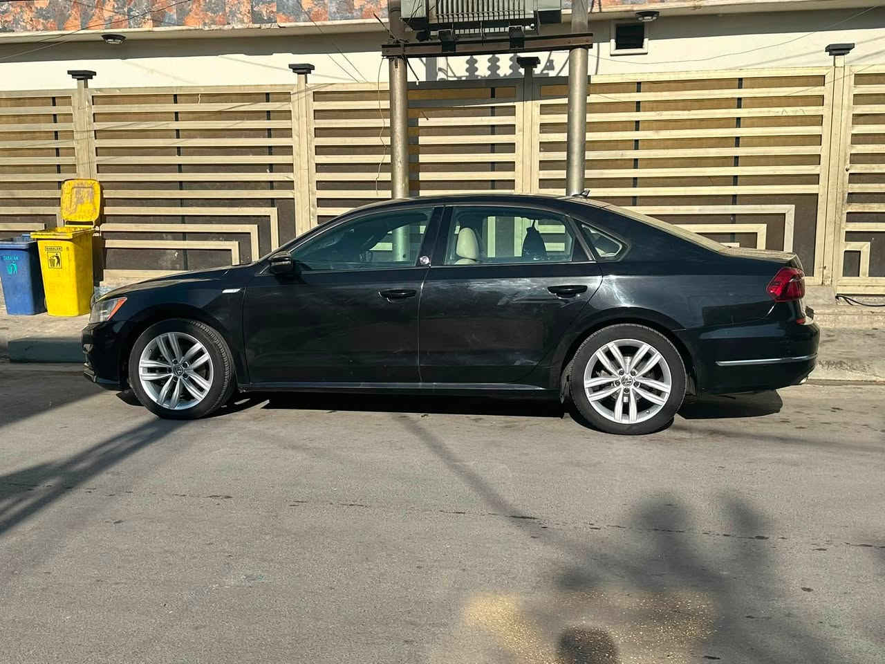 Vw _ PASSAT _ SE _ 2019
فولكس واكن باسات 2019 
رقم بغداد باسمي
فوووول فول مواصفات
لون اسود 
السعر :  140 ومجال
محرك 2000 توربو
ماشيه 122 الف كيلو
مواصفات .. سقف سلايد .. بصمة تشغيل .. بصمة ابواب .. صندوك ذكي .. داخل بيج .. كشنات جلد .. كشنات هيتر .. كشنات كهرباء .. شاشة جبيره .. كاميرا .. رادار امامي .. رادار جانبي .. رادار خلفي .. مري كهرباء .. فول تحكمات سترين .. كروز سرعه .. ويل كروم بلاد .. كشافات اماميه .. تبريد قطعتين  

مكان السياره بغداد 

***********
