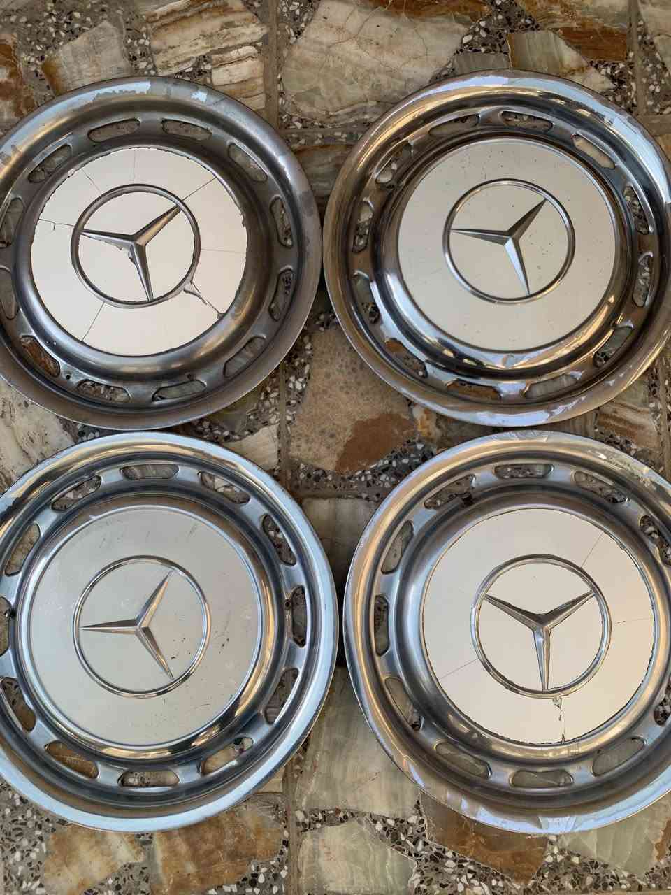 السلام عليكم 
كبات مارسدس مشتريهم ب 150 نضافه  مثل ما موضح بصور بيهن شخوط بصيطه رايدهم 75 نوع ثقيل حجم 14 اصليات تريد تجي تريد توصيل موجود مكان بغداد حي البتول 

*********** رقم
