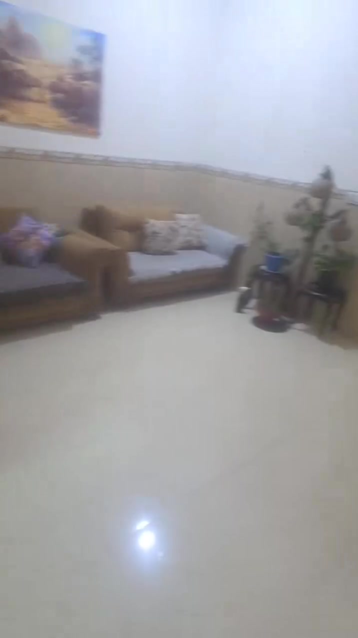 مشتمل للبيع الرحمة منطقة 6000 مساحة 120 متر طابقين 3 غرف نوم نظيف جدا .. قرب جامع مالك الملك رقم القطة 6503.

للاستفسار ***********
