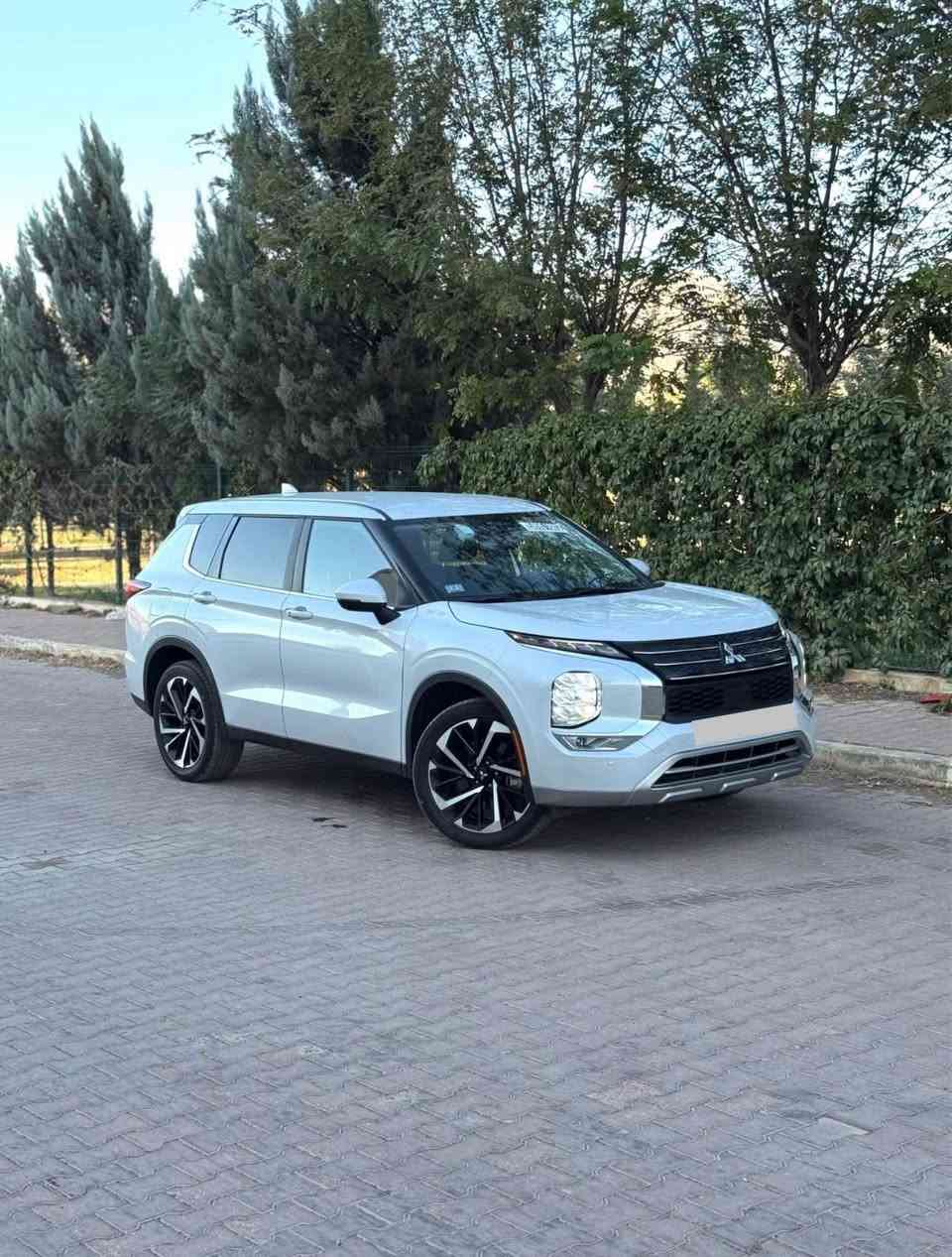 ‏𝐌𝐈𝐓𝐒𝐔𝐁𝐈𝐒𝐇I 𝐎𝐔𝐓𝐋𝐀𝐍𝐃𝐄R
ميتسوبيشي اوتلاندر
موديل :2024
7 راكب
السعر220 مجال بسيط.       
رقم أربيل
عداد  المسافة : 15 الف km
حجم المحرك : 2.5L ( 4,سلندر )

فقط نص بونيد مصبوغ 
ارباك ستيرن و دكمه مال سايق سيستم 

مواصفات  
SEL
 بصمة ابواب  بصمة تشغيل 
كاميرا °360. كاميرا امامي
كاميرا جانبي. كاميرا خلفي
هاند بريك بصمة
اوتو ستارات (𝐀𝐔𝐓𝐎 𝐒𝐓𝐀𝐑𝐓)
اوتو ستوب (𝐀𝐔𝐓𝐎  𝐒𝐓𝐎𝐏)
رادار امامي (تحديد مسار)
رادار جانبي  (نقاط عمياء)
رادار خلفي (التحذير من الاصطدام)
حساسات امامي حساسات جانبي 
حساسات خلفي 
إشارات بلمري  مري شفط

نظام (𝐎𝐅𝐅-𝐑𝐎𝐀𝐃) نظام (𝐒𝐇𝐎𝐖)
نظام (𝐀𝐔𝐓𝐎)  نظام (𝐄𝐂𝐎)
نظام (𝐍𝐎𝐑𝐌𝐀𝐋) نظام (𝐒𝐏𝐎𝐑𝐓)
كشنات جلد شامو وقماش

كشن السايق كهربائي
كشنات هیتر
تحكم استيرن 
تبريد لمس 
تبريد مركزي قطعتين
صندوق شفط كهربائي 
لايتات (𝐋𝐄𝐃)  عدسة زينون  
بكلايتات (𝐋𝐄𝐃)
ويل 20
بعد هوايه مواصفات  

صور الحادث ورقم الشاصي مرفق مع الصور
‏‎تفاصيل اكثر الاتصال علی ارقام 

مكان السياره قضاء الشيخان
تلفون واتساب 
***********
