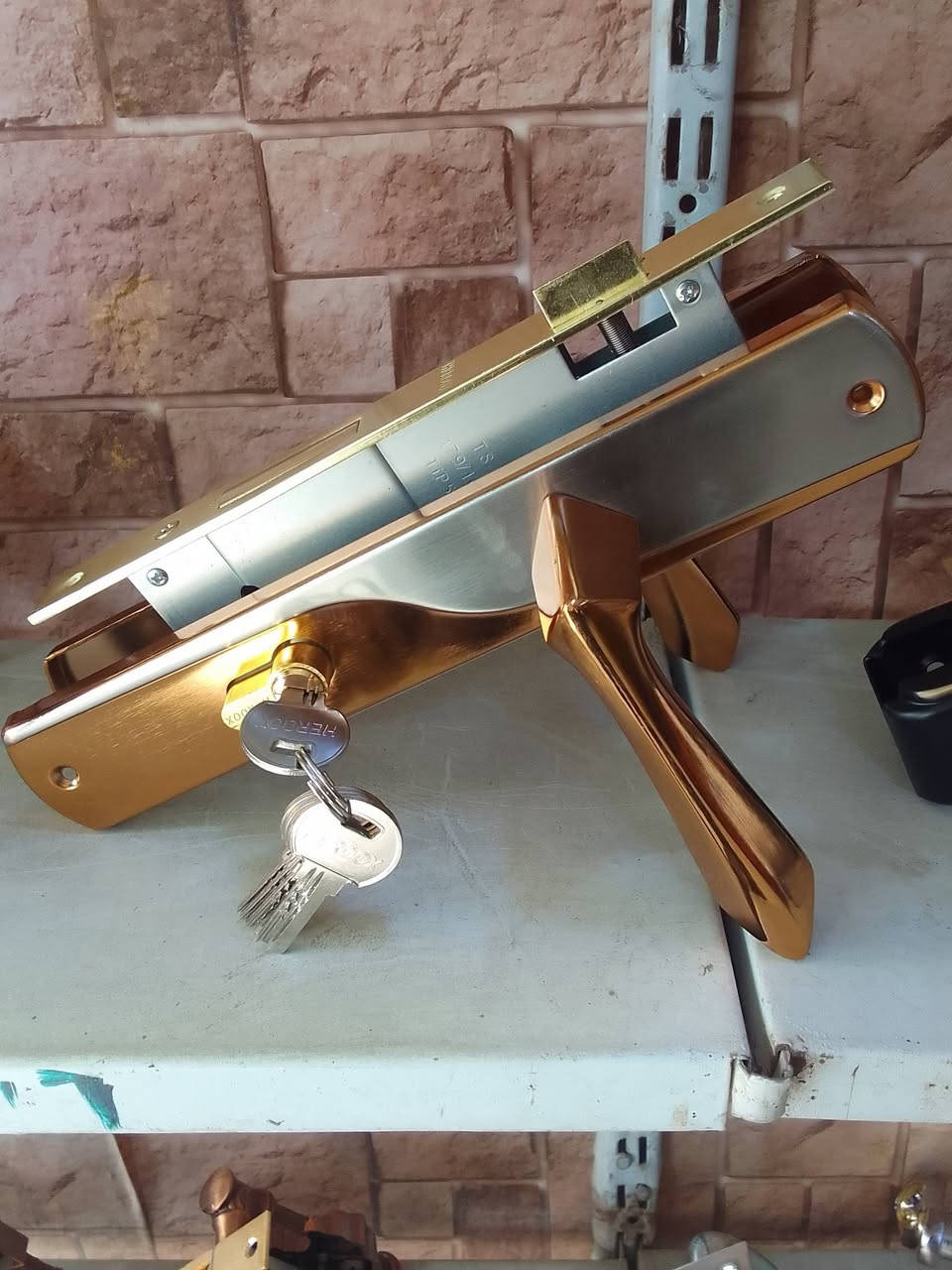 تم والحمد لله تشكيلة رائعة من الكيلونات واليدات تناسب كل الأذواق الوان جميلة ومتانة الكيلون وبأسعار تنافسية الحدادين والنجارين
سامراء تقاطع سيد حميد مقابل محلات المليسي 
عالم الكيلونات والسويجات لصاحبها عزيز الهباد


**إذا كنت صاحب هذا الإعلان وتريد حذفه لأي سبب، رجاءا أرسل رسالة إلى الدعم الفني**