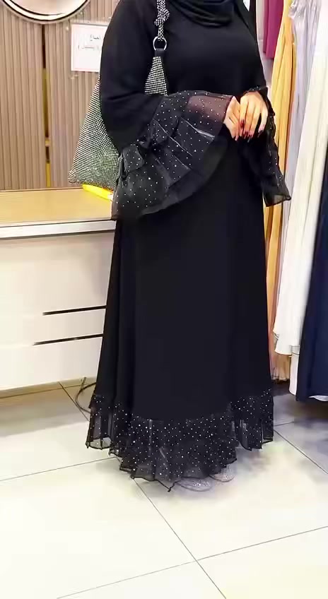 عباية بهالهيبة والسواد ميتكرر 🖤
أناقة هادئة بتفاصيل راقية ♣️
عباية خامة القماش كريب فاخر ولمسة شيفون منقط بستراس تخلي الإطلالة ملكية بكل خطوة 👑😍 

القياسات / S / M / L / XL / XXL / XXXL / 

السعر  ٣٠ الف 
🚘يوجد خدمة توصيل لجميع محافظات العراق ٤ الاف🚘


**إذا كنت صاحب هذا الإعلان وتريد حذفه لأي سبب، رجاءا أرسل رسالة إلى الدعم الفني**