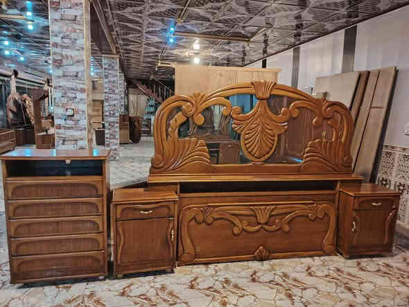 السلام عليكم غرفه خشاب صاج نضيفه ست ابواب للبيع السعر 950وبيها مجال اللا ستفسار على الرقم *********** العنوان السده معرض ومحلات الحنشول
