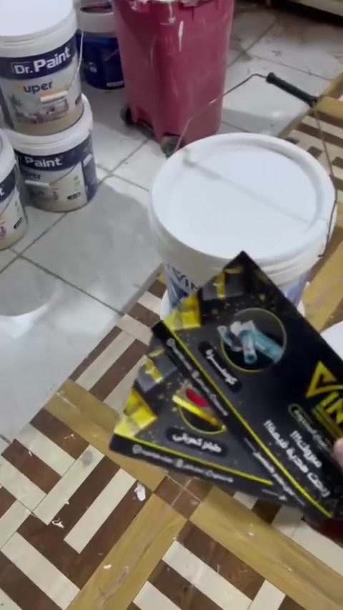 ألف مبروك لزبوننا الجديد 😍 
اللي اختار الفخامة واشترى 3 سطلات من أصباغ VINOX (فئة VX).

​الجودة وحدها تكفي، بس شركة فينوكس قررت تدلل زبائنها، وطلعت لزبوننا 3 جوائز قيمة فورية:

✅ كوسرة عمل احترافية.
✅ طباخ كهربائي.
✅ باور بانك (شاحن متنقل).

​الهدايا كدام عينكم والربح حقيقي.. صبغ بيتك بأرقى المواد واطلع وإنت محمل بالجوائز.

📍 العنوان: ديالى - جلولاء
📞 للحجز والاستفسار: ***********
