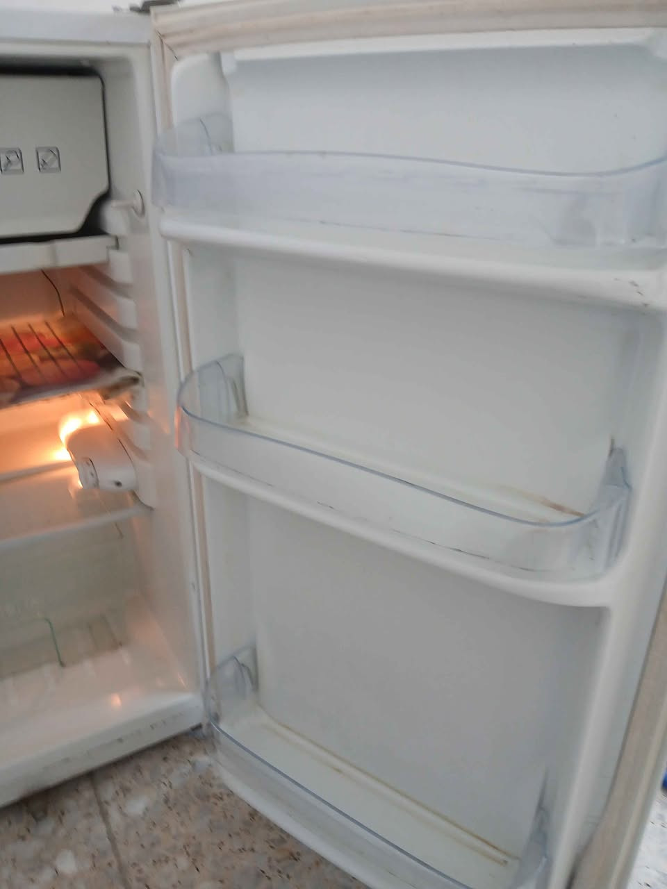 ثلاجة ناشونال حجم ٧ قدم شغالة فول سعرها 85 الف عنوان مدينة الصدر حي الصدرين موبايل *********** بغداد, العراق
