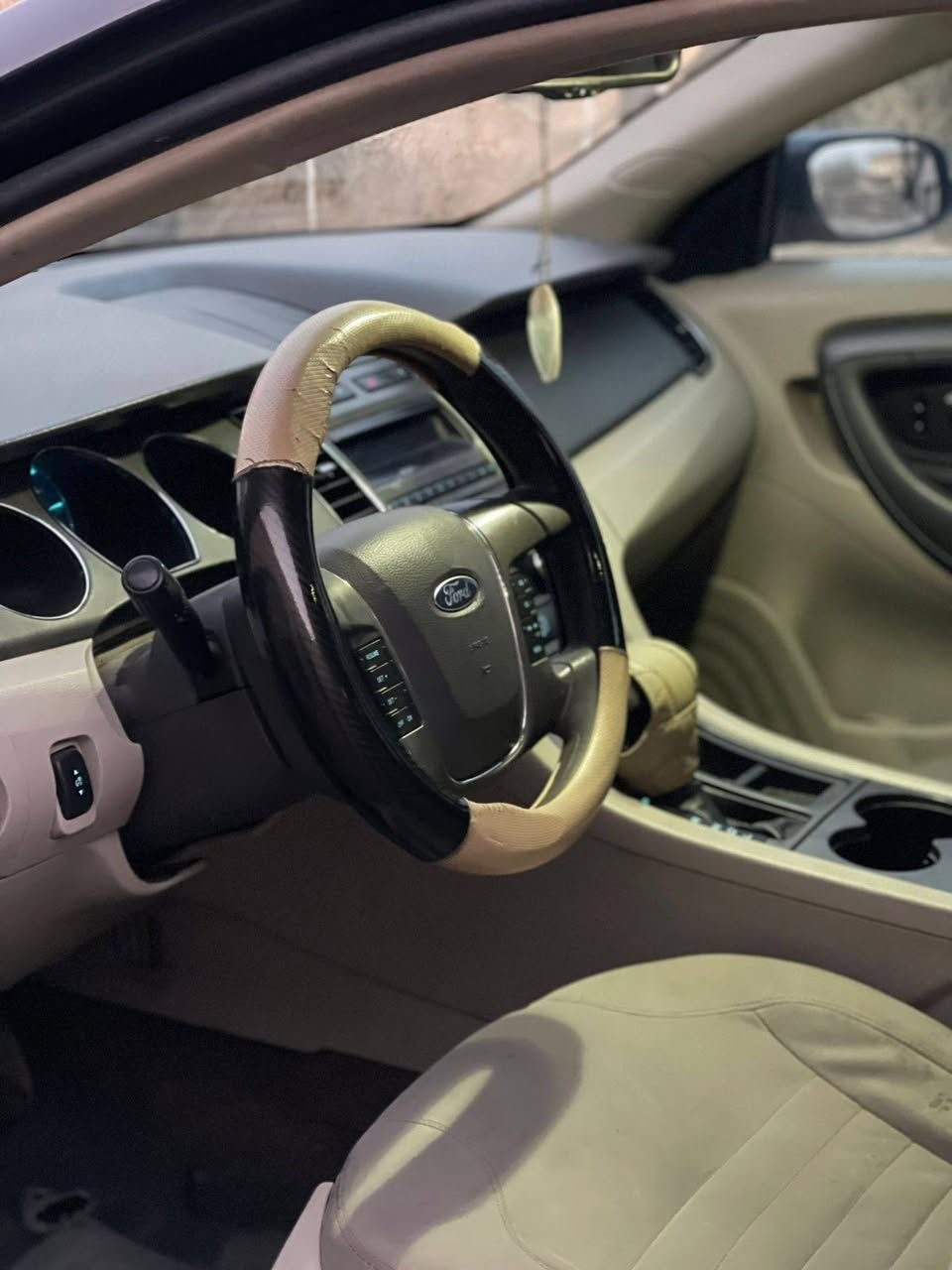 فۆرد تۆرۆس 2010 گیر ئۆتۆماتیک 
 ناو زەرد 
دوو پارچەی بۆیاغە 
نمونە لە جوانی گێڕوو مەکینە
و کارەبای و توندو تۆڵی
 بەشەرت سەنەوی تازە بەسەر چووە 

سعر لە کۆمێنت داوابکە ڕاستەخۆ بۆت دیت 📩 

زۆربەجوانی پاکی ماوە هیچ خەلەلیکی تیدا نییە 

ژمارەی خاوەنی 
***********
***********
