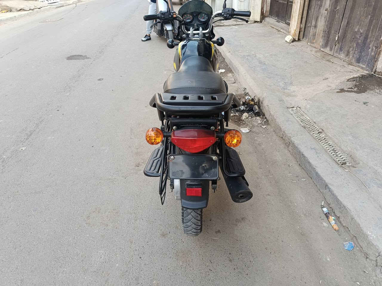 دراجه بوكسر للبيع موديل 23 اوراق اصولي اتروح اترقم دراجه مكفولة كفالة عامة كهربايات مكفوله محرك مكفول السعر 1350 بيه مجال بغداد الشعب رقم ***********
