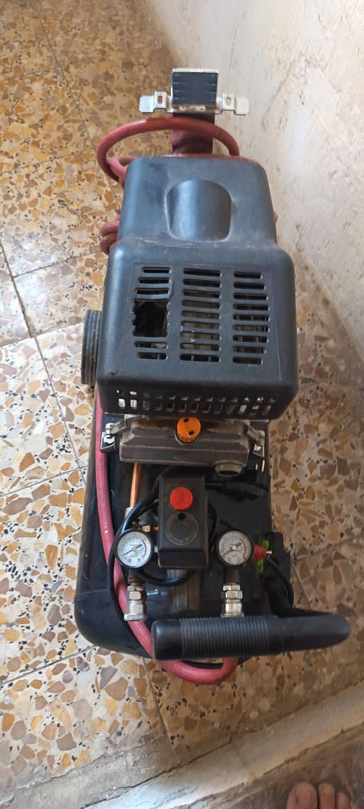 السلام عليكم عندي جك عربانه نضيف استعمال خاص  90 الف اوعندي كمبريسر نضيفه وياها صونده 20 متر،، السعر،، 100،،الف بيهن مجال،، الحريه،، ***********
