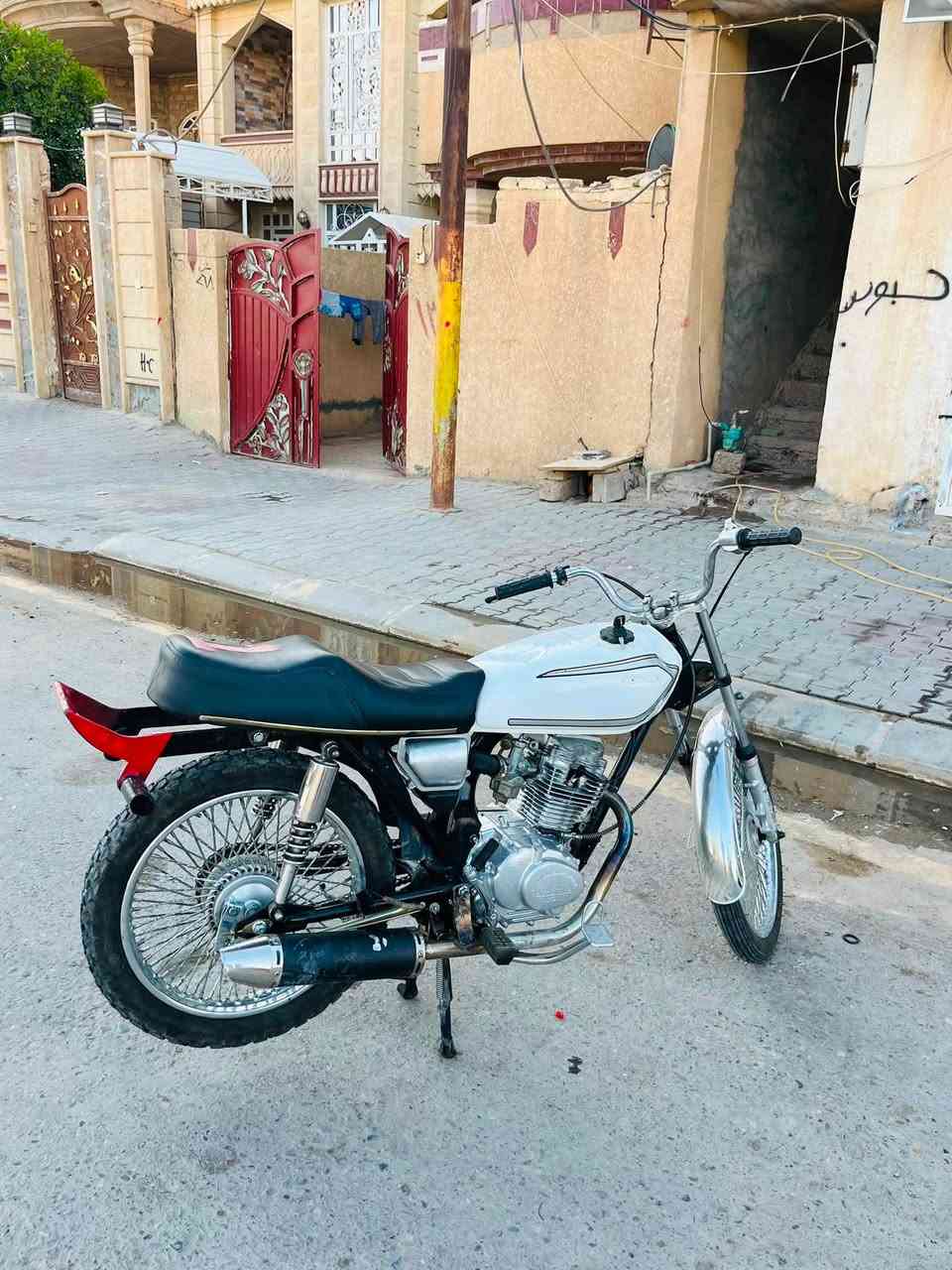 سلام عليكم دراجه للبيع محرك ارشه 21فول نعومه دراجه شرط شلعه ومعدل السعر340وبيه مجال 
شراي تعال وتشلع عيوني 
***********
