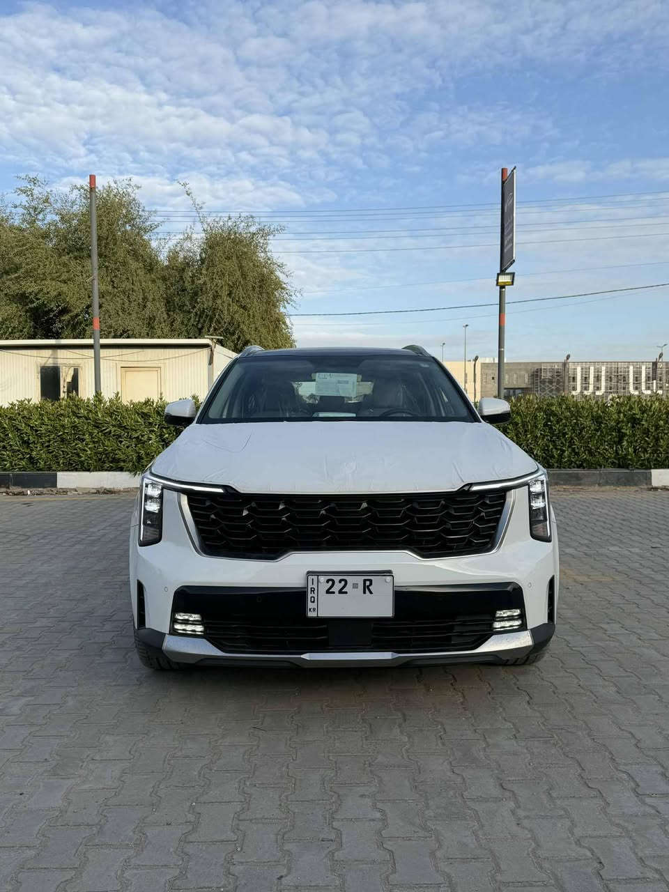 سورينتو 6 سلندر بانوراما
الموديل: 2025 (خليجي)
المحرك: 6 سلندر، 3500
ماشيه 20 الف ضمان وكالة nim 

السيارة كفالة عامة وجديدة استخدام شخصي فقط ملاحظة جداً بسيطة تكحيل بالدعامية الخلفية

المواصفات:
* سقف بانوراما
* ويل 20 
* صندوك كهرباء
* دخول وتشغيل بصمة
* تشغيل عن بعد
* هاند بريك كهربائي
* إنارة داخلية متعددة الألوان
* عدادات رقمية متصلة ومتغيره مع شاشة وسطية كبيرة.
* كاميرا خلفية مع حساسات امامية وخلفية.
.Android Auto و Apple Carplay نظام *
* مكيف ثلاثي المناطق مع وحدة تحكم خلفية.
* أنظمة قيادة متعددة ومثبت سرعة ذكي.
* المصابيح الأمامية والخلفية زينون مع كشافات ضباب.
*شحن لاسلكي للهاتف.
*بردات بالبوب
كشنات كهرباء الامامي والخلفي
درايف مود اربع وضعيات قيادة
بصمة أبواب
تبريد بيانو لمس

السعر (332)
مكان السيارة النجف غير متواجد ع الفيس 
***********
