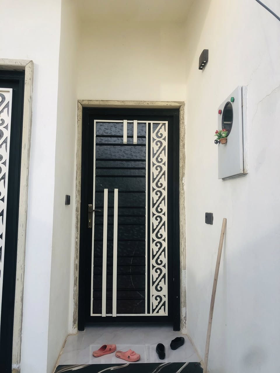 البيت للبيع في القوسيات زراعي سند 25 وصل باسمي بناء حديث نضام دكتات مساحة 100 واجها 5) عمق 20 ) ماء كهرب تبليط فول خدمات يبعد عن طريق دهوك القديم 500 متر  للستفسار ( *********** )

