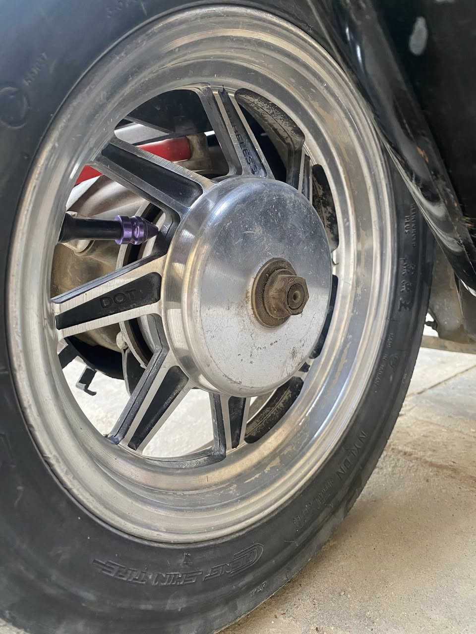 ويل امامي تفصيخ حاويه سعره 30 وزوج وياله نجمه بدون تايرات ب 25 وبيهن مجال مكاني سوق الشيوخ ***********
