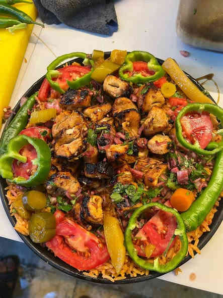 "تذوق الطعم الأصيل واستمتع بتجربة لا تنسى
من مطعم الف هلا 🌟🌟 
توفر قسم المشاوي 
خدمه التوصيل مجانآ 
***********
***********
العنوان بهرز شارع جمعيه النقاء
