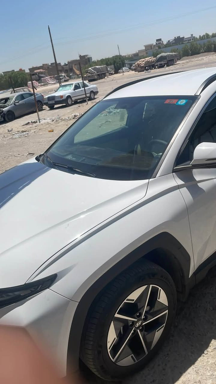 هونداي توكسان موديل 2025 خليجية الشكل الجديد
بيها هاي الطخة بل بنيد مصلحة pdr وطخة يم الرقم الخلفي ايضاً مصلحة pdr الباقي مكفول 
 ماشية 18 الف كيلو رقم بغداد باسمي ورقمها مرتب 
السيارة فول مواصفات قمارة حديد
للاستفسار 
***********
