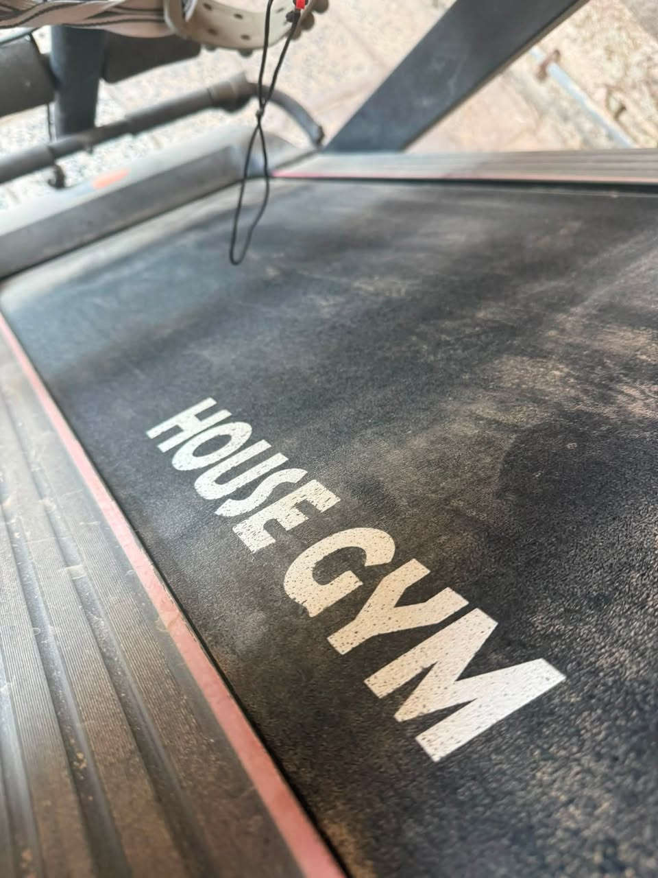 السلام عليكم 
للبيع جهاز جري كهربائي (House Gym)

جهاز جري كهربائي مستعمل استعمال منزلي فقط، بحالة جيدة جداً وشغال بكفاءة،

✅ استعمال بيت فقط
✅ شغال 100% وما يحتاج أي تصليح
✅ شاشة إلكترونية لعرض بيانات التمرين
✅ تحكم بالسرعة من الجهاز والمقابض

السعر : 150 الف 
الموقع : بغداد 
للتواصل والاستفسار: 
***********
