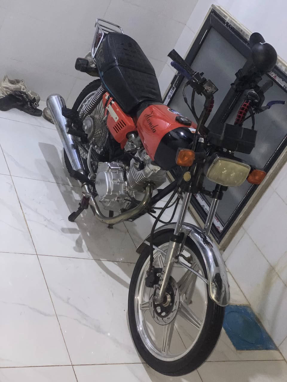 السلام عليكم نامه برو شلامجه 3احرف للبيع مكينه كبس منفيس اصلي موديل 2023 سعر 350وبي مجال ماطور عزم نار كهربايات كامله نكره هندر كلشي مناقصو الماطور فول بانزين دهن جديد مكاني اربيل شارع كركوك واتس اب(***********)
