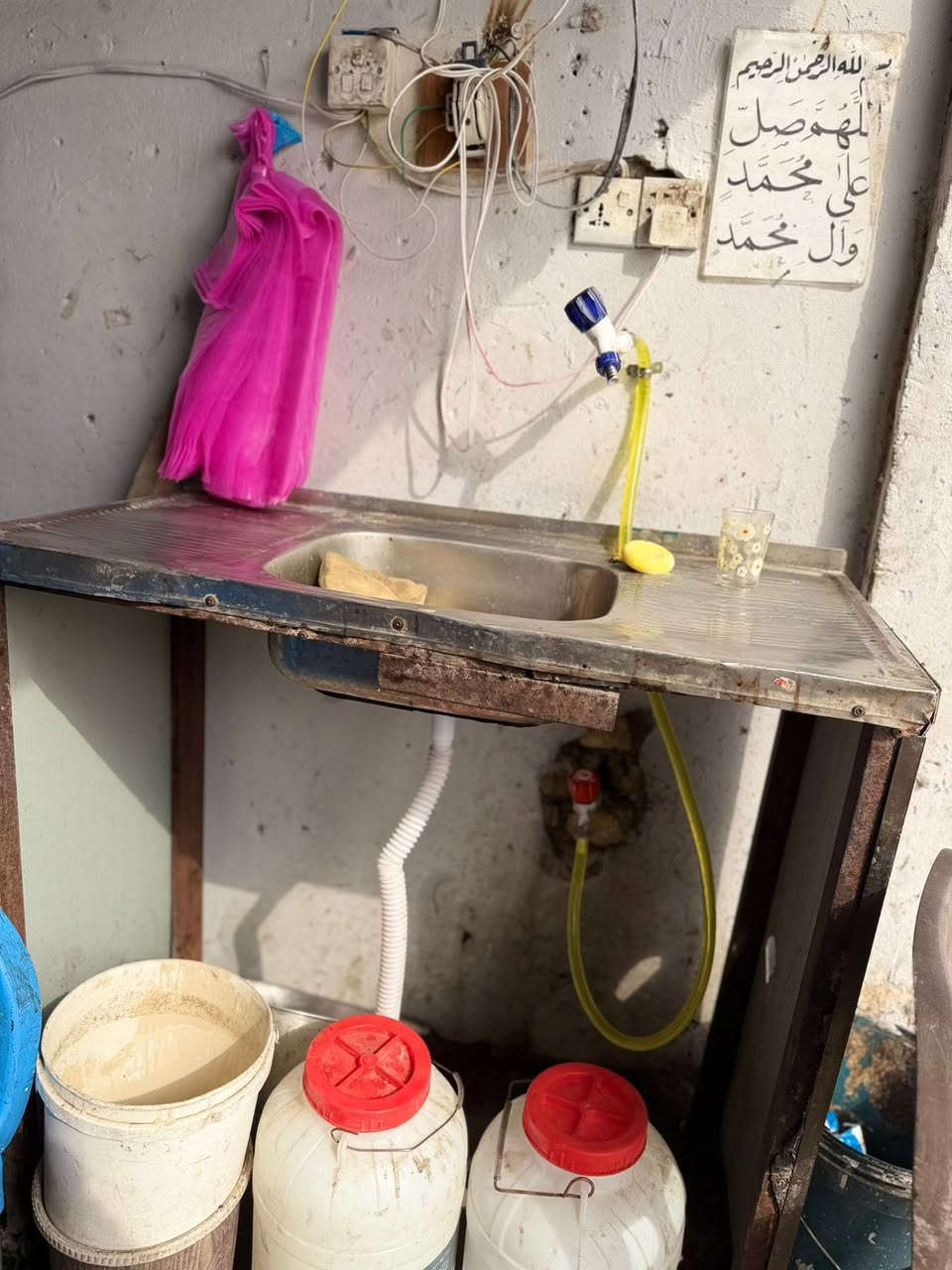 تجهيزات محل كامل مثل مواضح بلصوره غراض كلهن ممسخدمات هواي شهر واحد فقط للإستفسار
***********
